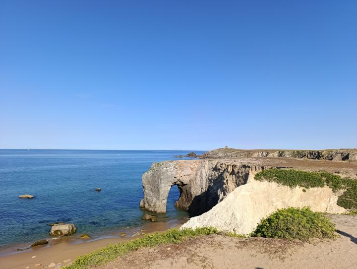 Arche De Port Blanc Roche Percée | France, Morbihan, Cote Sauvage