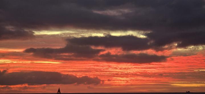 December Sunset | United States, Oahu, Kaimana Beach