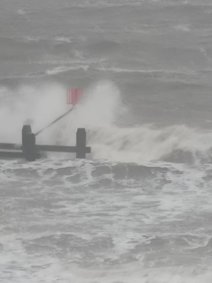 Choppy seas becoming calmer as day goes on. Feb 8th | United Kingdom, Suffolk, Lowestoft