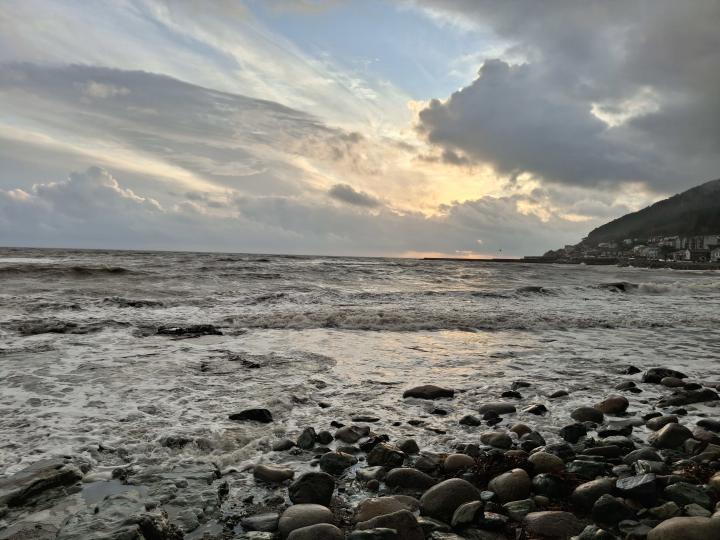 View from Newcastle Rock pool looking towards harbour | Royaume-Uni, Irlande du Nord, Newcastle